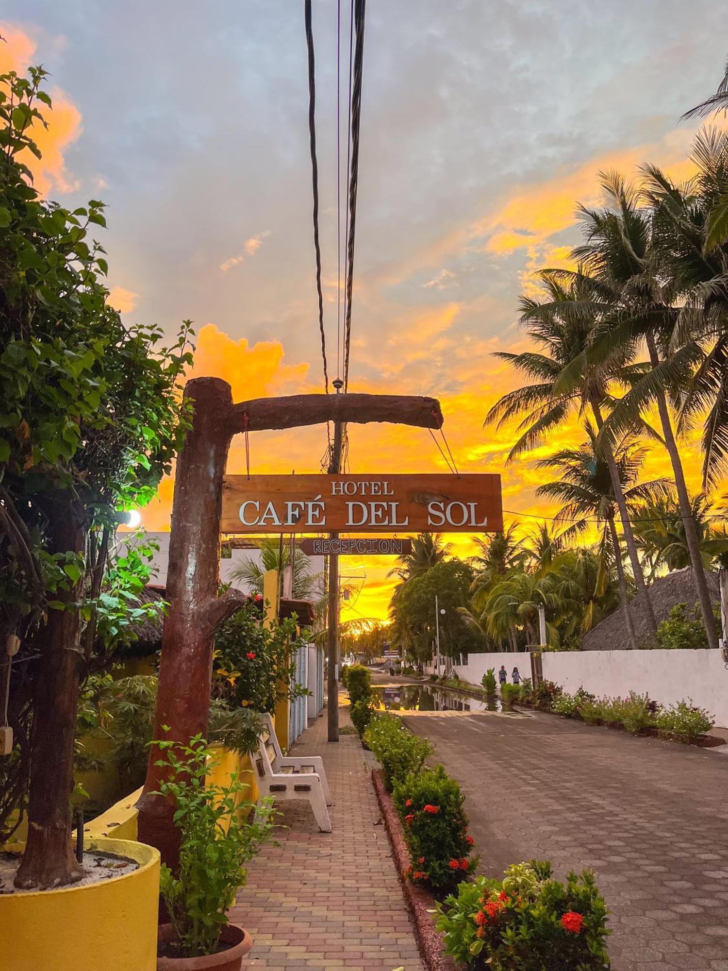 Hotel Cafe Del Sol มอนเตริโก ภายนอก รูปภาพ