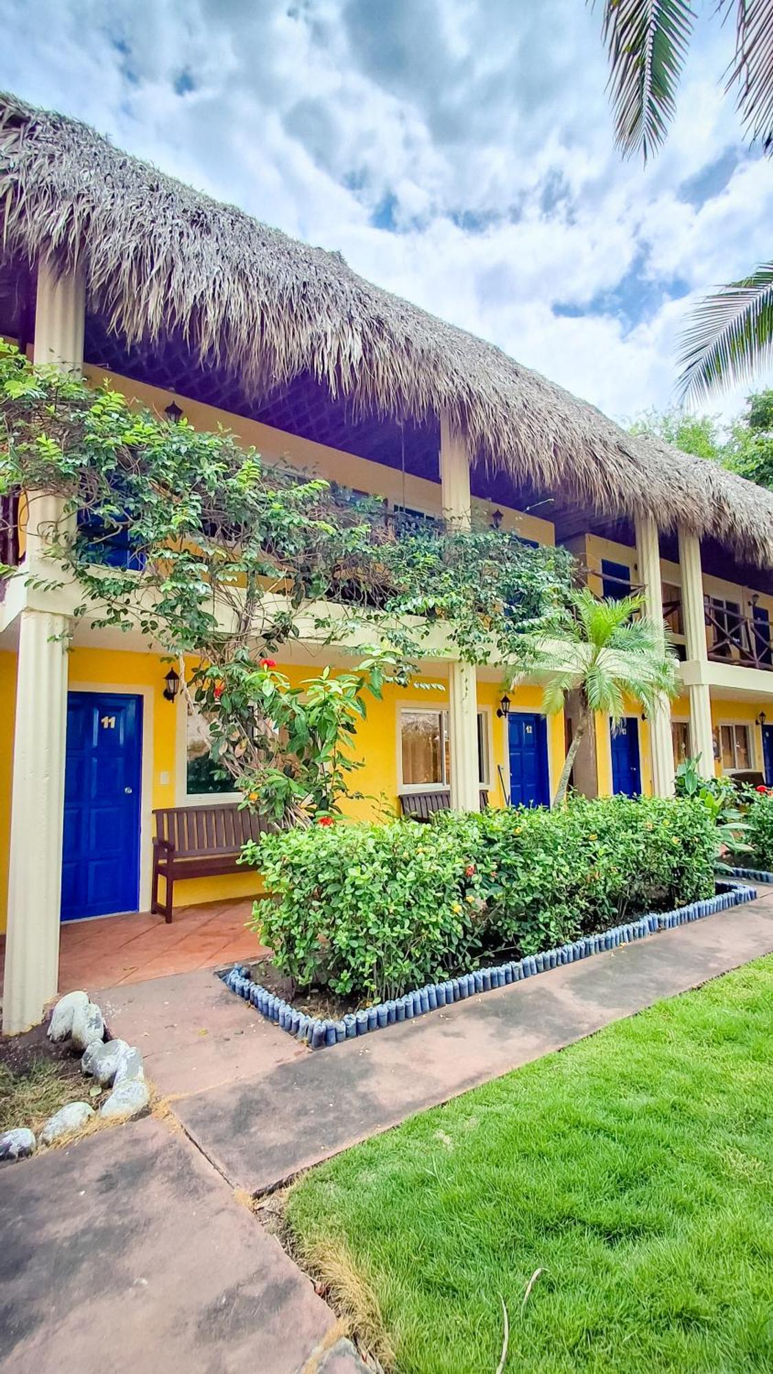 Hotel Cafe Del Sol มอนเตริโก ภายนอก รูปภาพ